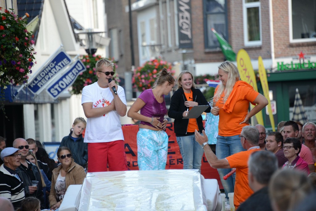 ../Images/Donderdag kermis 089.jpg